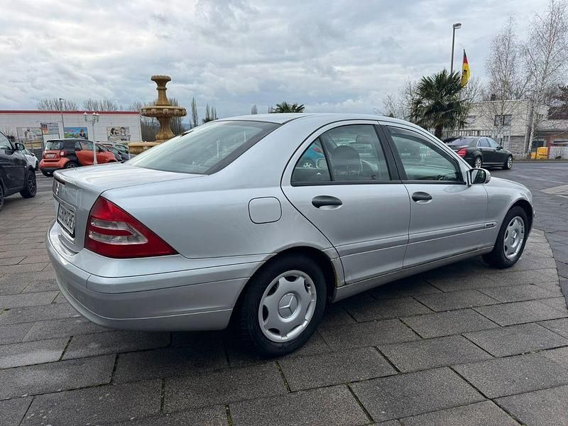 Gebraucht Mercedes C220 Classic 143 PS (105 kW) 2003 Silber Limousine