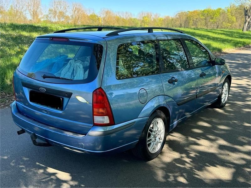Blau Gebraucht 2003 Ford Focus Kombi | 500 € (Superpreis) - Bild 1/4