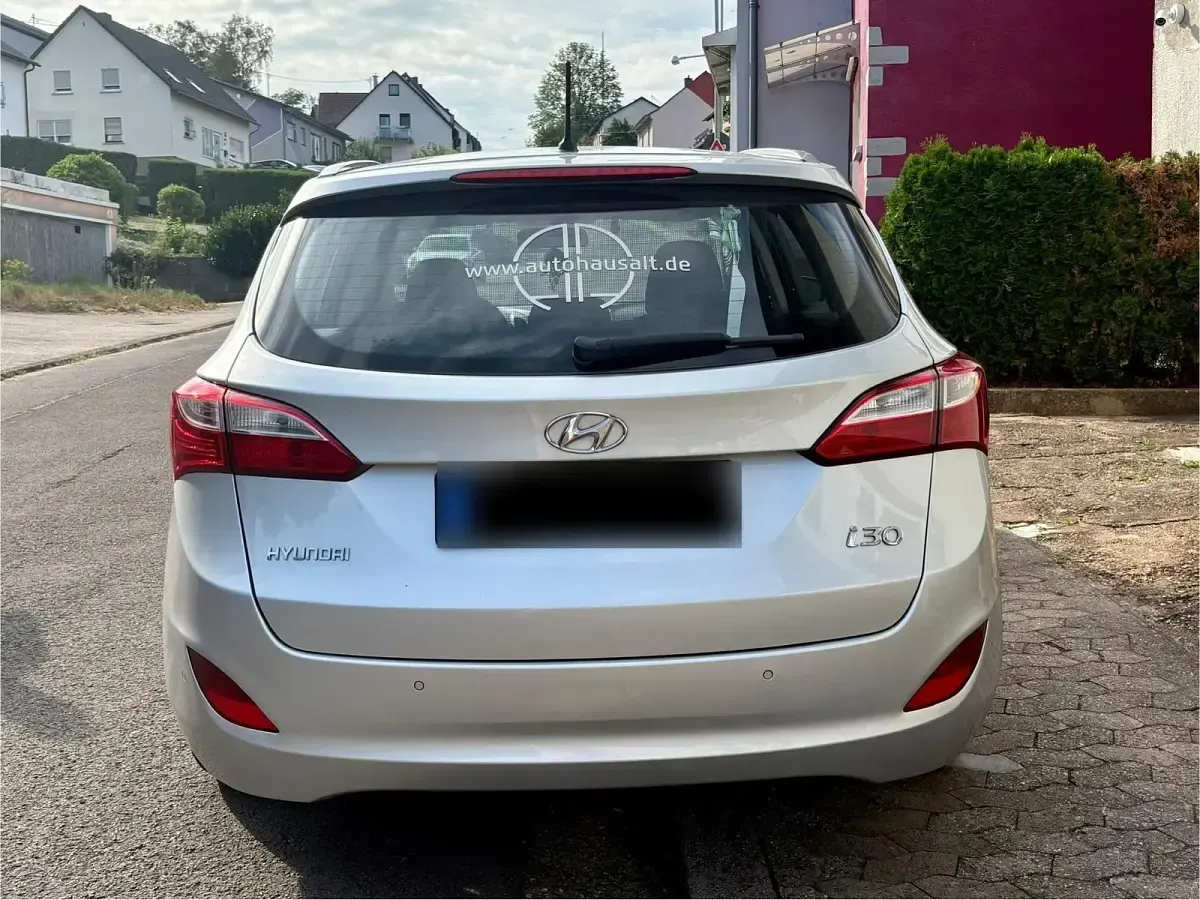 Gebraucht Hyundai i30 110 PS (80 kW) 2013 Silber Kombi