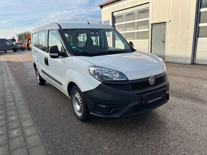 Gebraucht Fiat Doblò 95 PS (69 kW) 2018 Weiß Van / Kleinbus