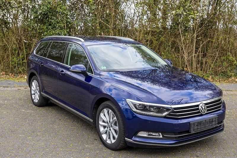 Gebraucht VW Passat Highline 150 PS (110 kW) 2019 Blau Kombi