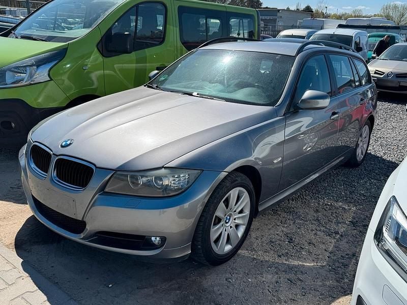 Gebraucht BMW 318 143 PS (105 kW) 2009 Grau Kombi