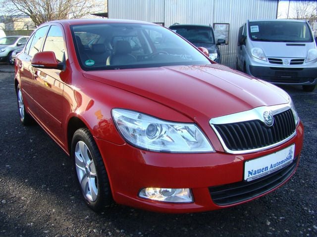 Gebraucht Skoda Octavia Elegance 140 PS (102 kW) 2010 Rot Limousine