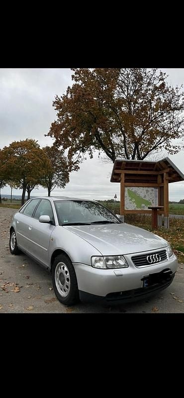 Grau Gebraucht 2000 Audi A3 Limousine | 900 € (Superpreis) - Bild 1/4