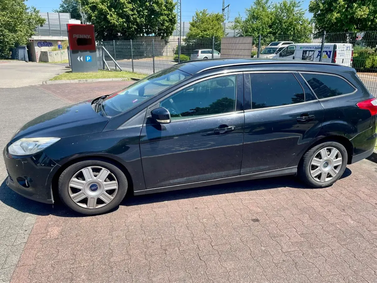 Gebraucht Ford Focus 115 PS (84 kW) 2011 Schwarz Kombi
