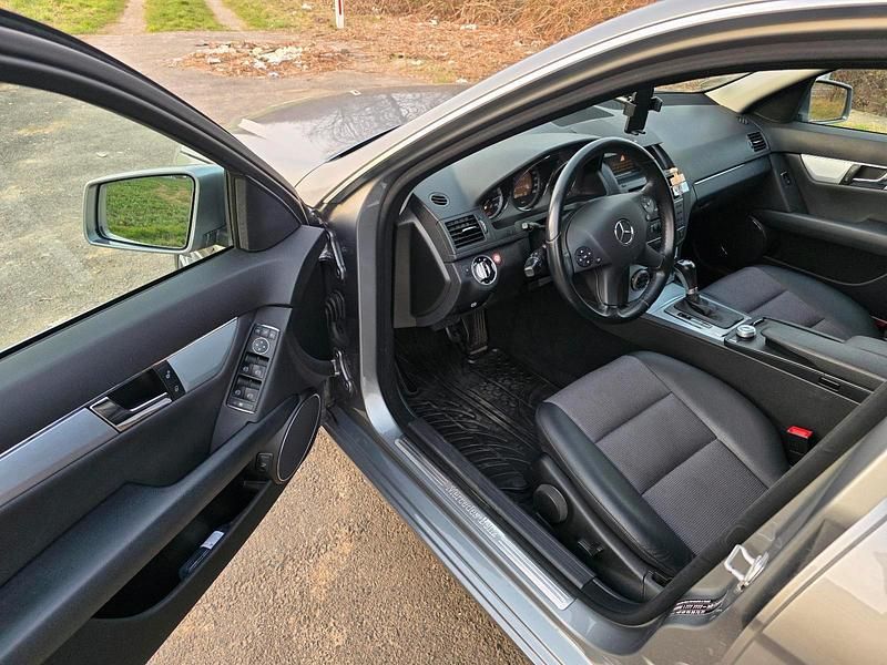 Gebraucht Mercedes C180 156 PS (114 kW) 2010 Limousine