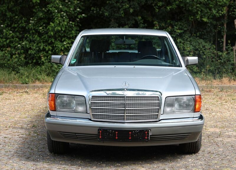 Silber Gebraucht 1990 Mercedes 420 SE Limousine | 11.900 € - Bild 1/4