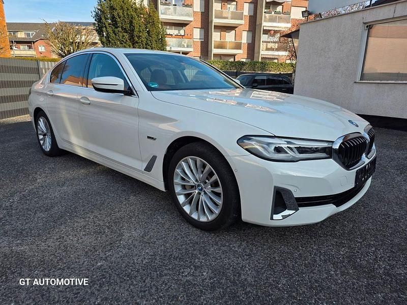 Gebraucht BMW 530e Luxury Line 184 PS (135 kW) 2022 Alpinweiss iii Limousine