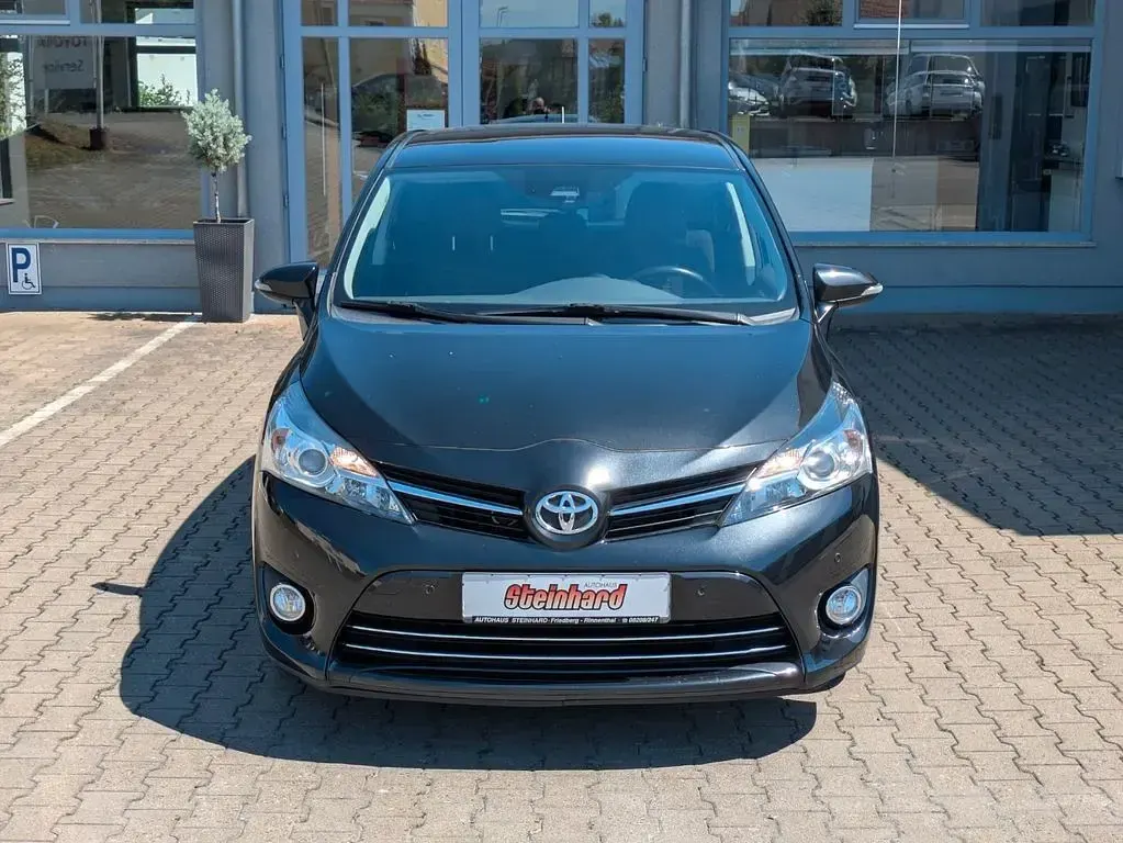 Gebraucht Toyota Verso Edition-S 147 PS (108 kW) 2017 Schwarz Van / Kleinbus