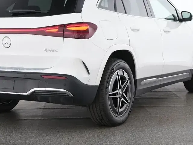 Gebraucht Mercedes EQA300 AMG line 167 kW (228 PS) 2024 Polarweiß uni SUV