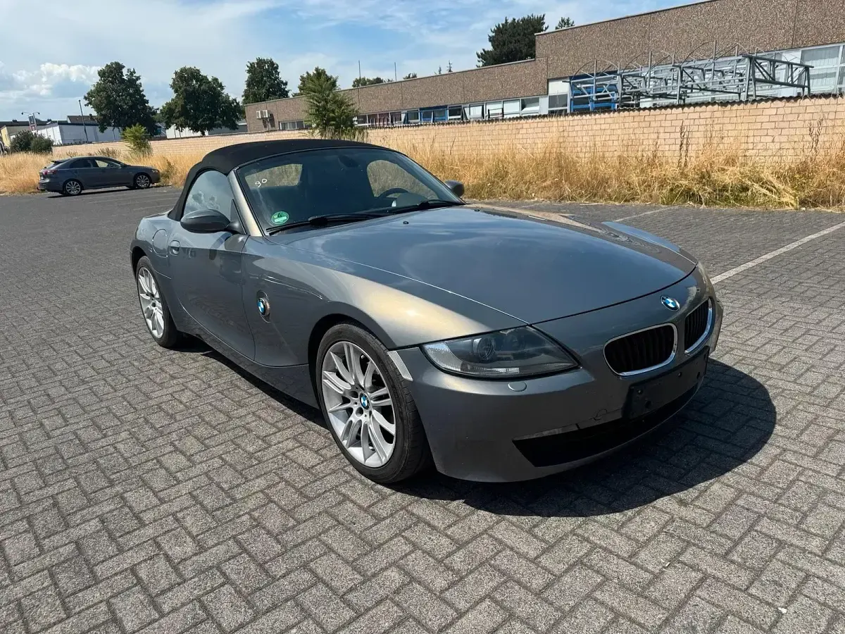Gebraucht BMW Z4 150 PS (110 kW) 2007 Grau Cabrio