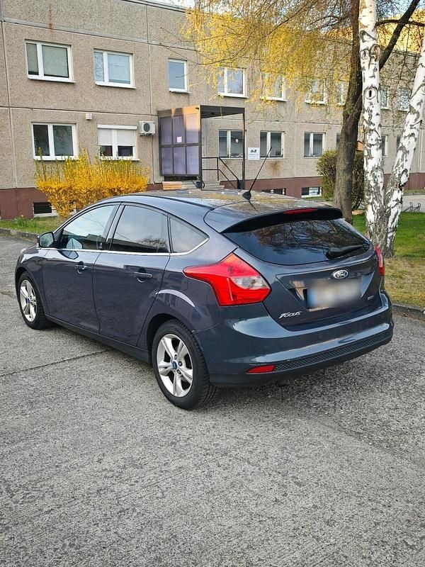 Gebraucht Ford Focus 101 PS (74 kW) 2012 Blau Limousine
