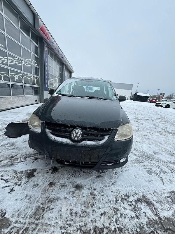 Usado VW Fox 55 HP (40 kW) 2005 Cinzento Citadino