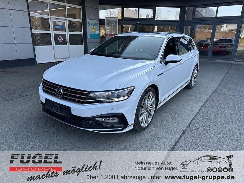 Gebraucht VW Passat R-line 200 PS (147 kW) 2022 Gletscherweiß metallic Kombi