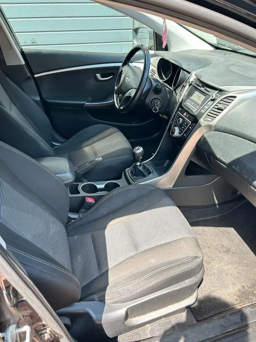 Gebraucht Hyundai i30 99 PS (72 kW) 2014 Schwarz Limousine