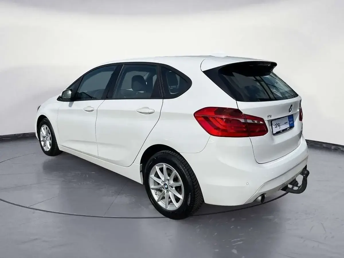 Gebraucht BMW 220 Advantage 192 PS (141 kW) 2016 Alpinweiß Van / Kleinbus