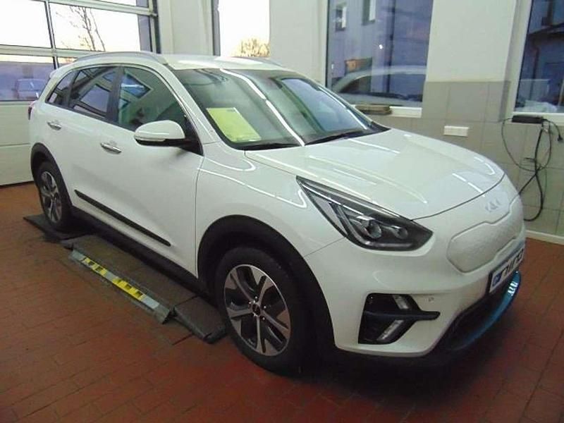 Gebraucht Kia e-Niro Spirit 150 kW (204 PS) 2022 (swp) snow white pearl SUV