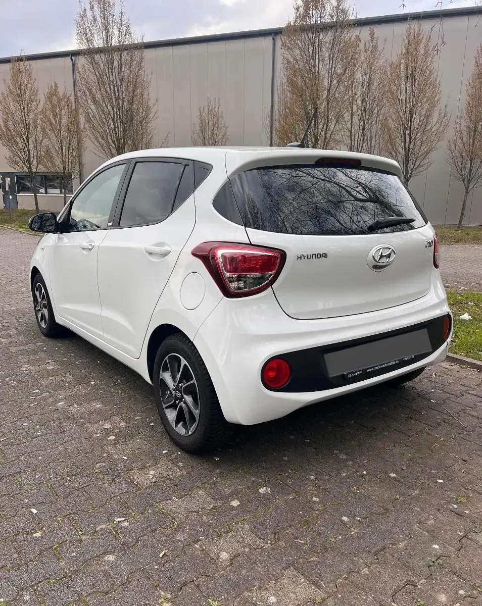 Gebraucht Hyundai i10 87 PS (63 kW) 2019 Weiß Kleinwagen