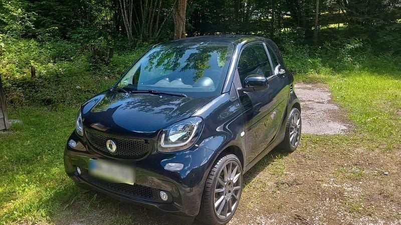 Schwarz Gebraucht 2025 Smart ForTwo Coupé Kleinwagen | 9.900 € - Bild 1/3