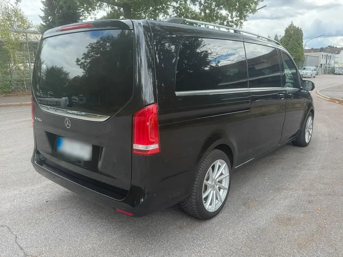Gebraucht Mercedes V250 Avantgarde 190 PS (139 kW) 2017 Schwarz Van / Kleinbus