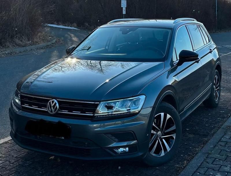 Grau Gebraucht 2019 VW Tiguan SUV | 23.000 € (Guter Preis) - Bild 1/4