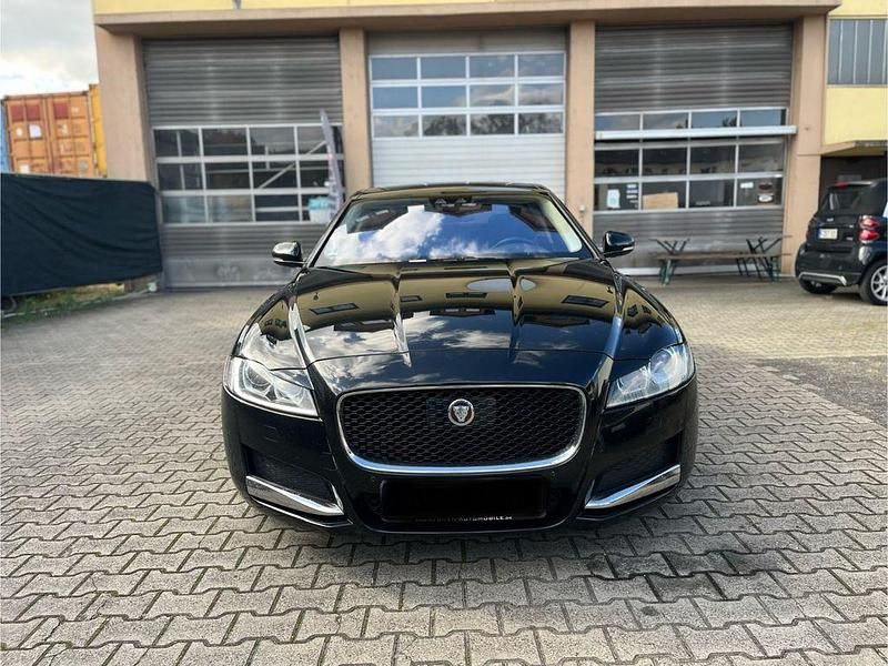 Schwarz Gebraucht 2015 Jaguar XF Prestige Limousine | 9.490 € - Bild 1/4