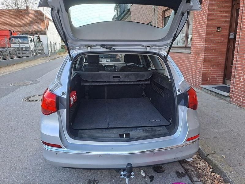 Gebraucht Opel Astra 110 PS (80 kW) 2013 Grau Kombi