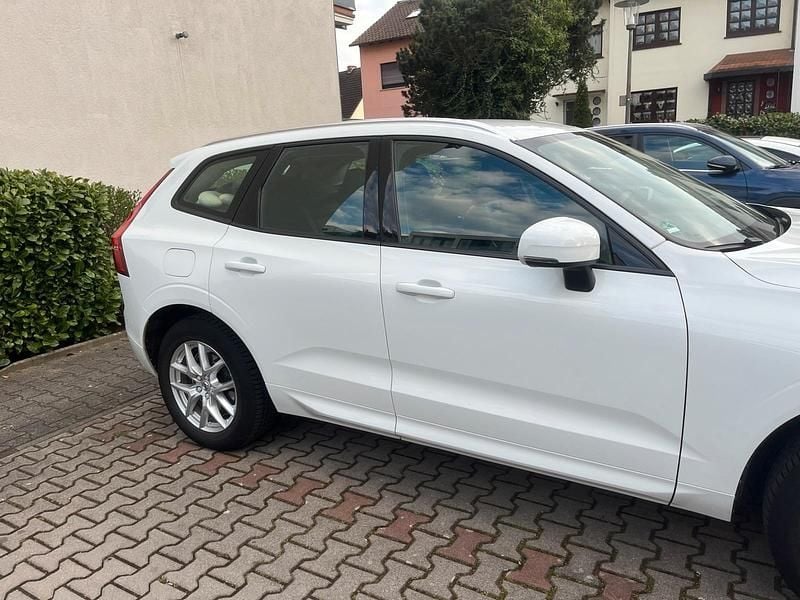 Gebraucht Volvo XC60 Momentum 150 PS (110 kW) 2019 Weiß SUV
