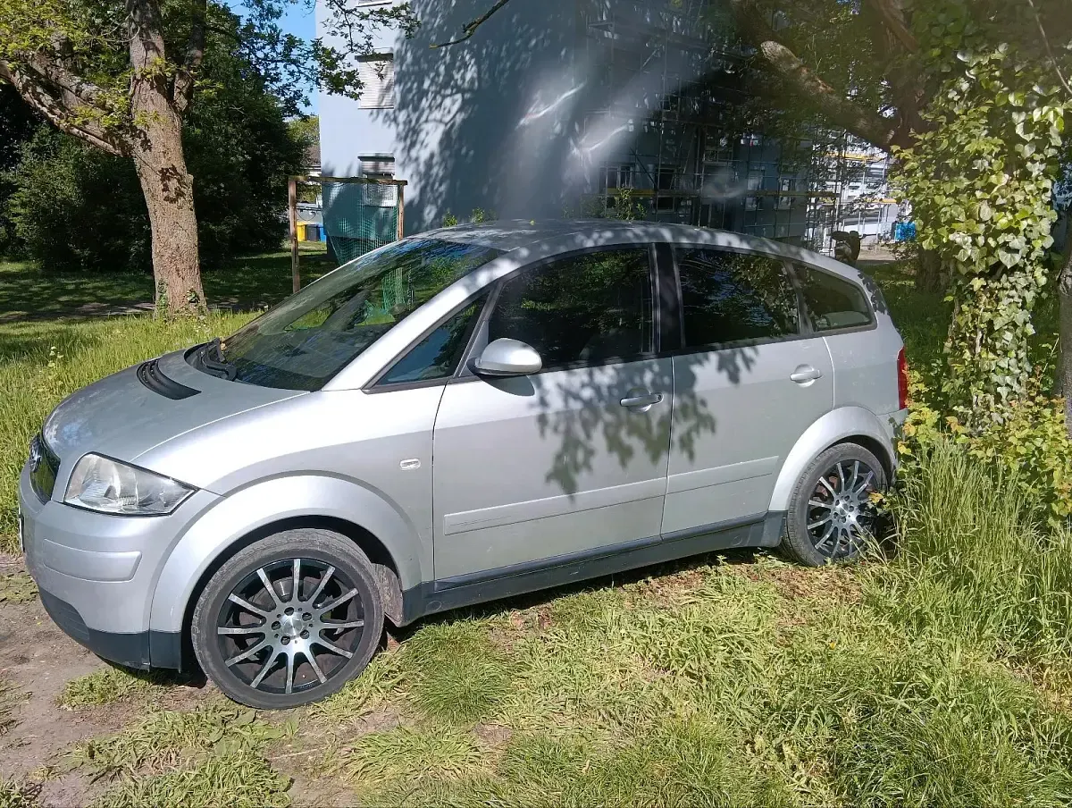 Usado Audi A2 80 HP (58 kW) 2002 Prateado Citadino