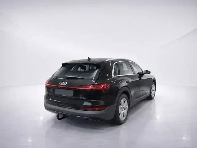 Używany Audi e-tron Comfort 230 kW (313 KM) 2022 Czarny SUV