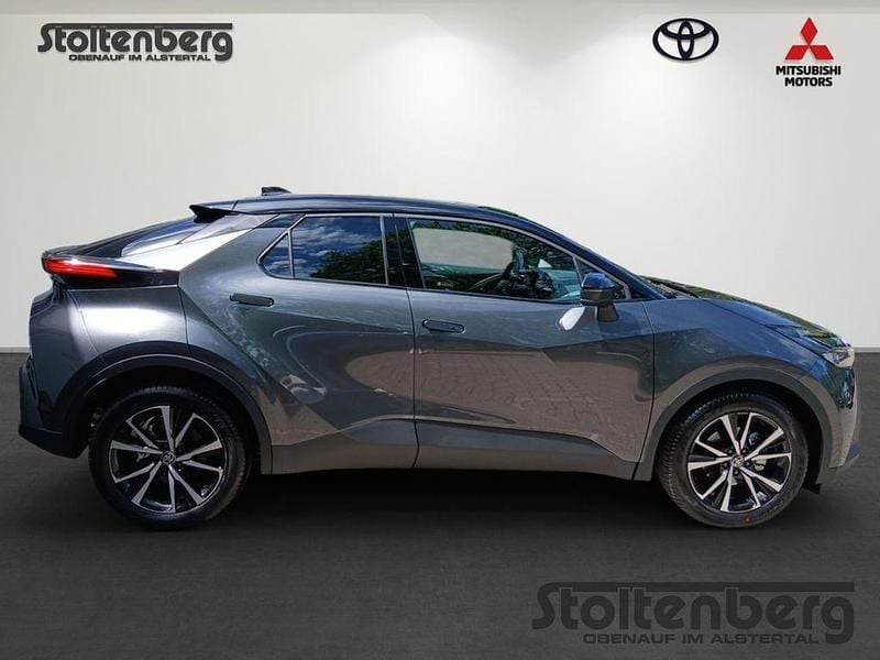 Neu Toyota C-HR 140 PS (102 kW) 2025 Mondsteingrau SUV