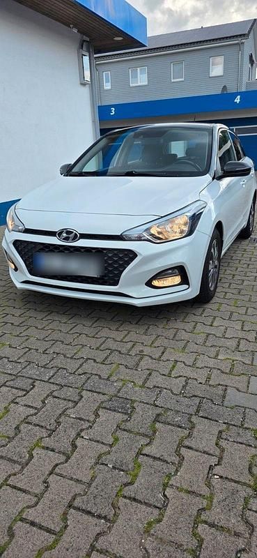 Weiß Gebraucht 2019 Hyundai i20 Active Kleinwagen | 10.750 € (Fairer Preis) - Bild 1/4