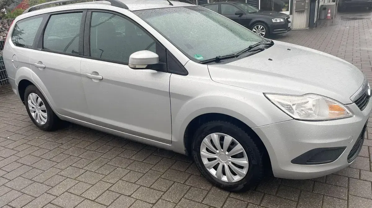 Gebraucht Ford Focus 101 PS (74 kW) 2010 Silber Kombi