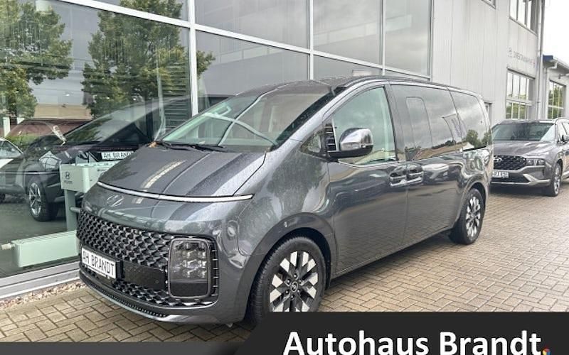 Grau Gebraucht 2021 Hyundai Staria Signature Van | 44.990 € (Fairer Preis) - Bild 1/4