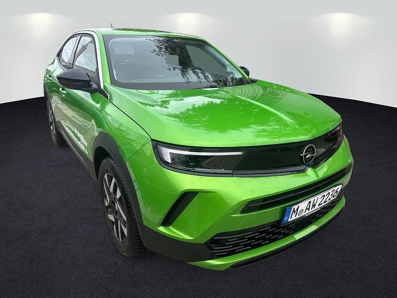 Gebraucht Opel Mokka Elegance 101 PS (74 kW) 2024 Lackierung matcha green/typ au SUV