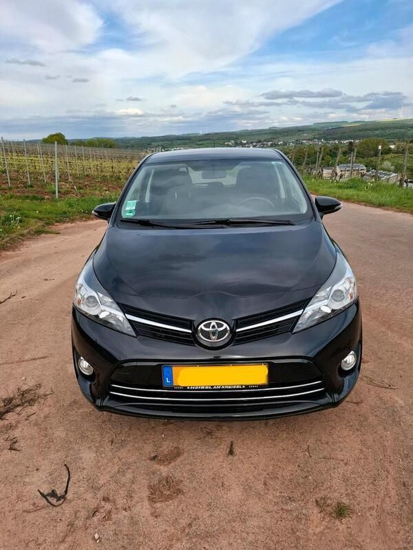 Schwarz Gebraucht 2014 Toyota Verso Life Van / Kleinbus | 9.600 € (Superpreis) - Bild 1/4