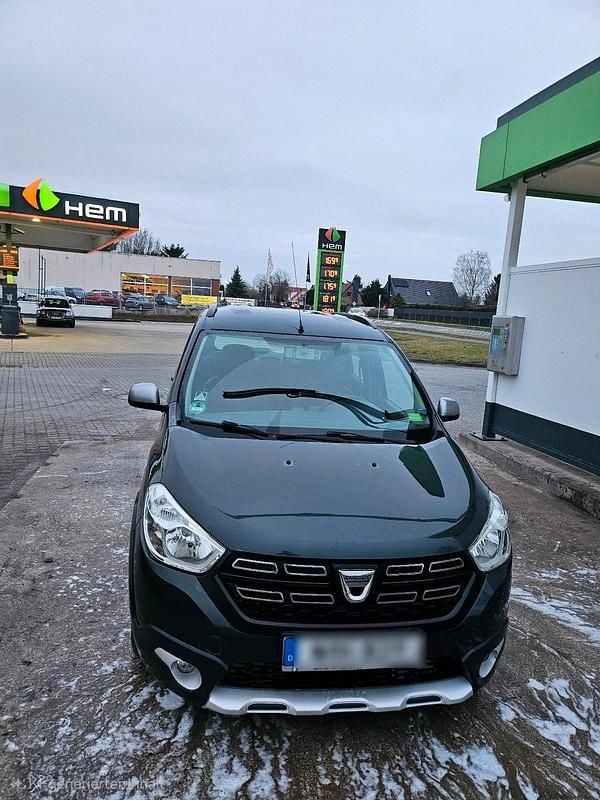 Gebraucht Dacia Lodgy Celebration 109 PS (80 kW) 2017 Blau Van / Kleinbus