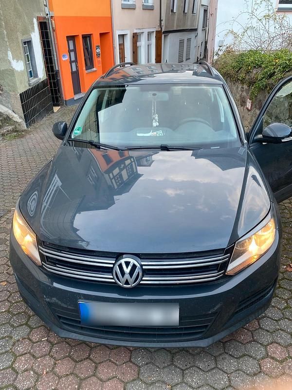 Grau Gebraucht 2015 VW Tiguan SUV | 8.800 € (Fairer Preis) - Bild 1/4