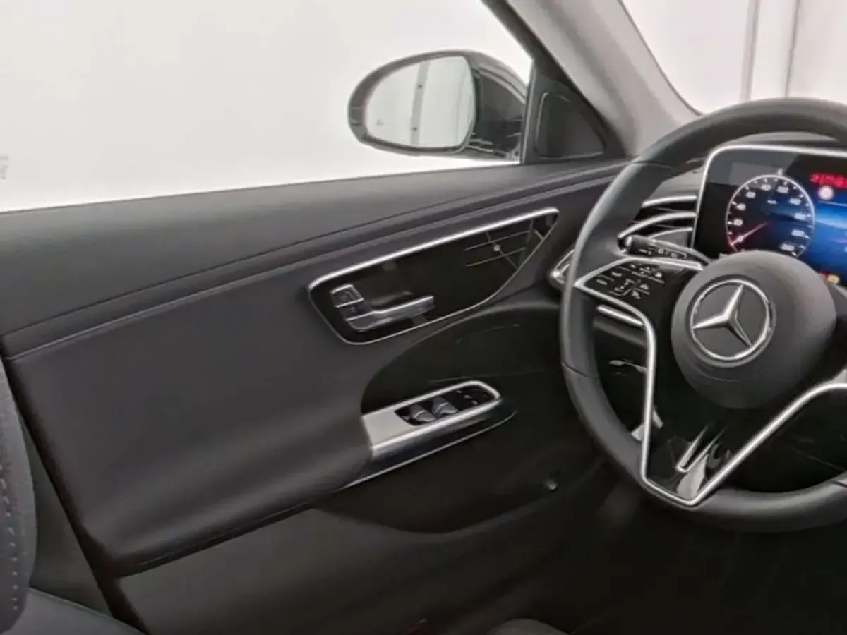 Gebraucht Mercedes E220 197 PS (144 kW) 2025 Grau Kombi