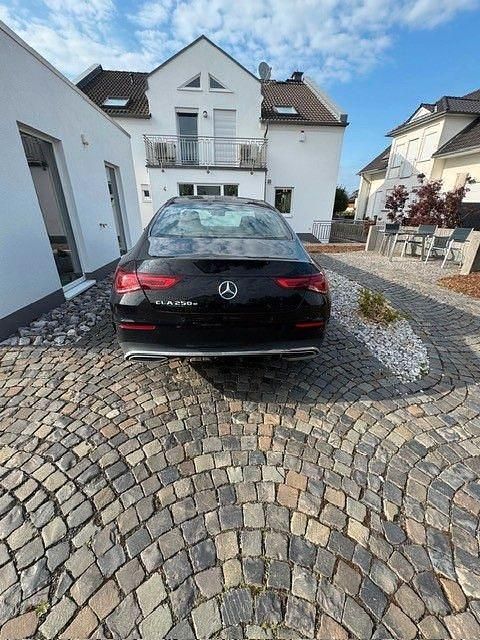 Gebraucht Mercedes CLA250e 160 PS (117 kW) 2022 Schwarz Limousine