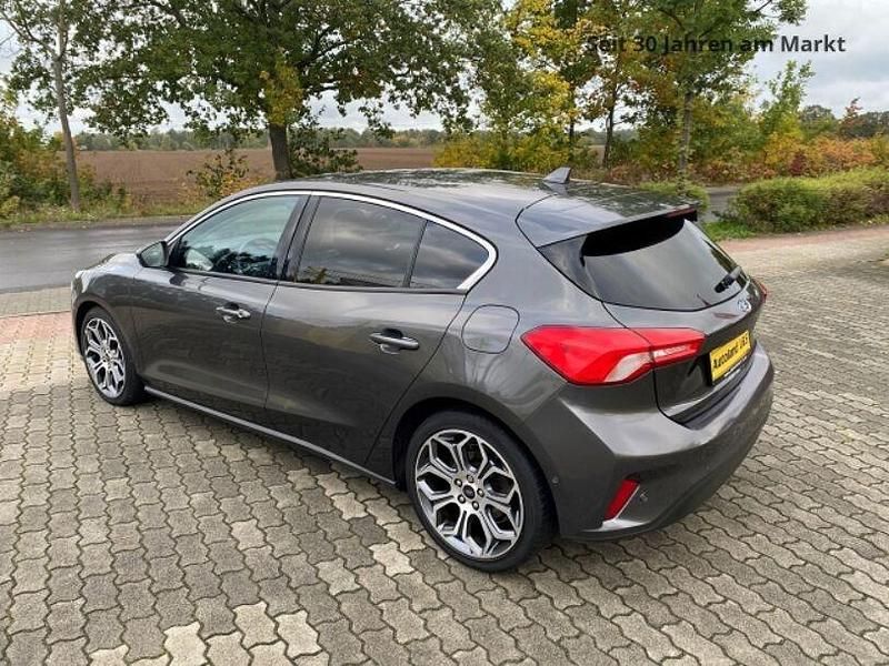 Gebraucht Ford Focus Titanium 125 PS (91 kW) 2018 Grau Limousine