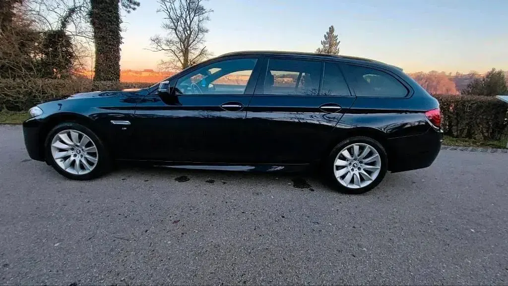 Gebraucht BMW 530 M Sport 258 PS (189 kW) 2015 Schwarz Kombi