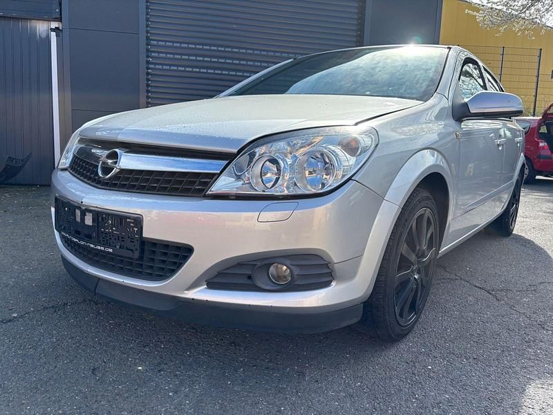 Gebraucht Opel Astra Cosmo 140 PS (102 kW) 2007 Silber Limousine
