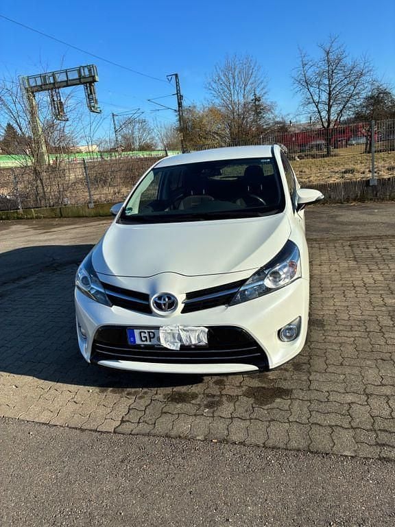 Gebraucht Toyota Verso 111 PS (81 kW) 2017 Weiß Van / Kleinbus
