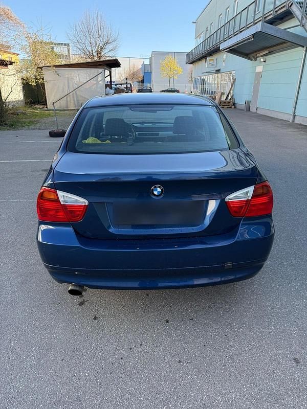 Gebraucht BMW 320 150 PS (110 kW) 2006 Blau Limousine