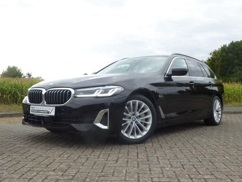 Schwarz Gebraucht 2022 BMW 530e Luxury Line Kombi | 36.998 € (Guter Preis) - Bild 1/4