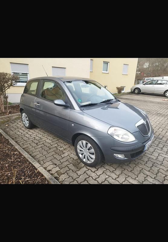 Grau Gebraucht 2003 Lancia Ypsilon Kleinwagen | 490 € - Bild 1/4