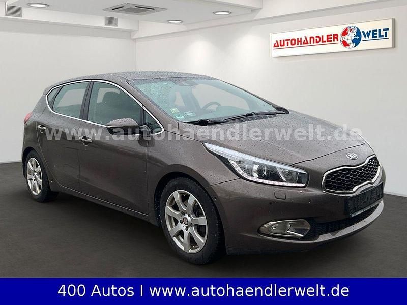 Gebraucht Kia Ceed Spirit 135 PS (99 kW) 2012 Beige Kleinwagen