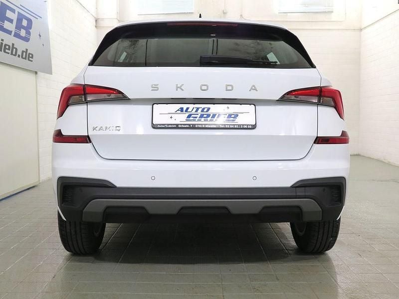 Gebraucht Skoda Kamiq Selection 95 PS (69 kW) 2025 Moonweiss metallic SUV
