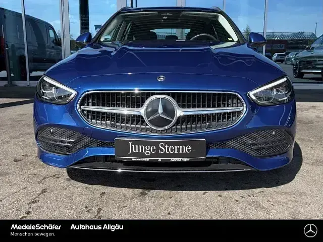 Gebraucht Mercedes C180 Avantgarde 170 PS (125 kW) 2024 Lack spektralblau Kombi